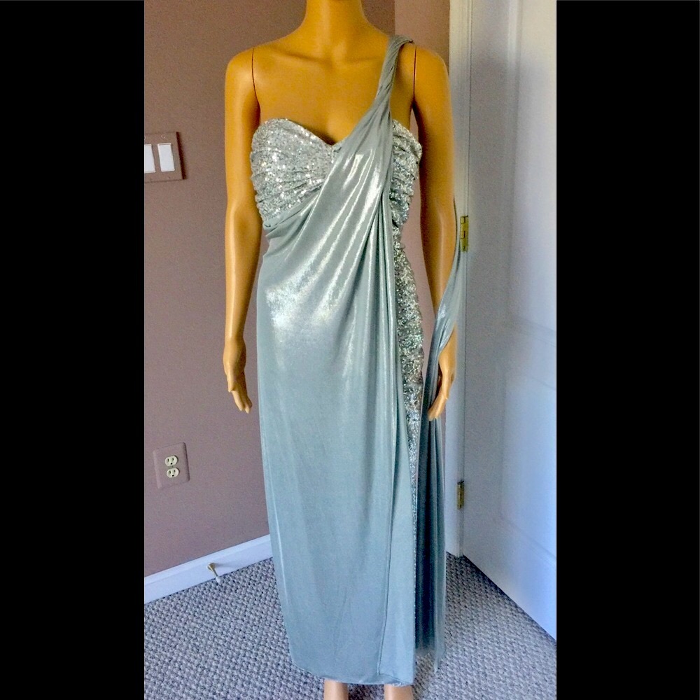 Sleeveless Sequined Long Dress 👗 - Picture 3 of 8